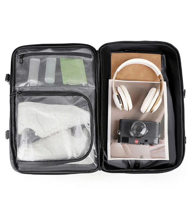 Vacuum Travel Backpack with Integrated Pump